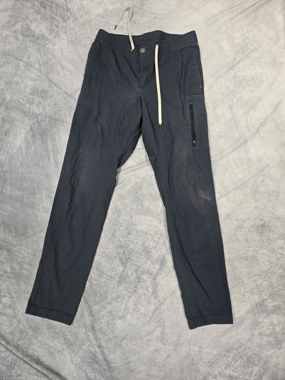 Vuori Men's Ripstop Climber Pants in a dark charcoal color, featuring a drawstri